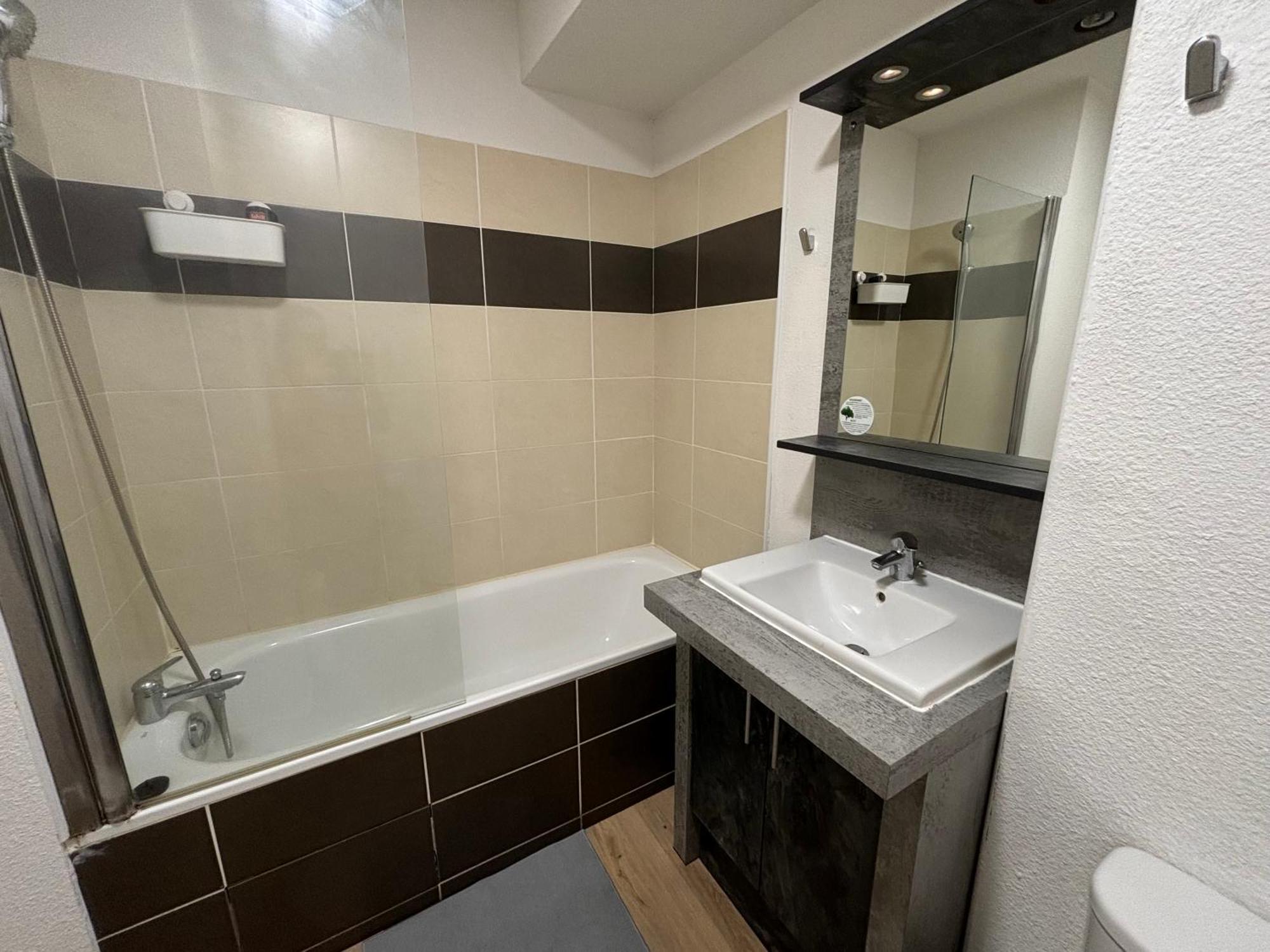 Aisme Apartment